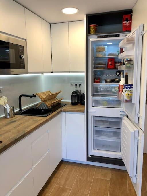 Sea View, Pool, Free Parking, Wifi, Port Aventura Appartement Salou Buitenkant foto